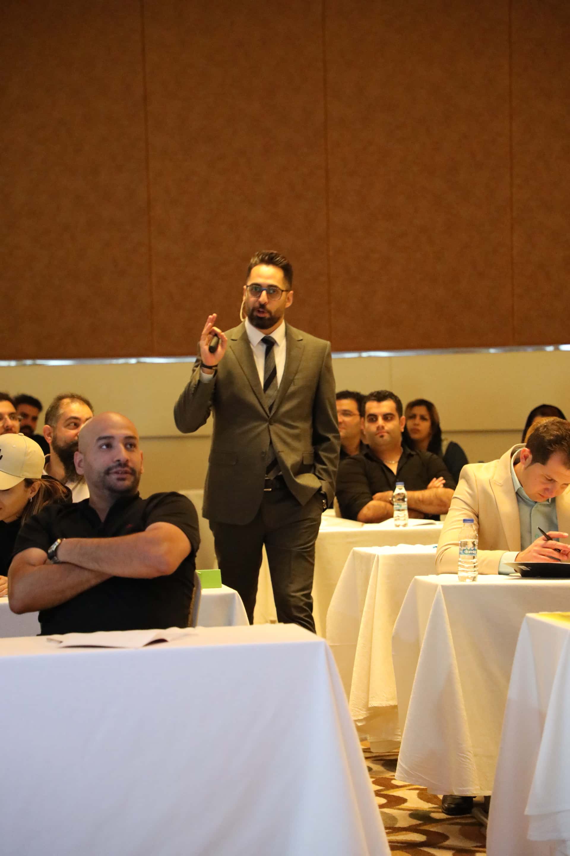 Aesthlyzer demonstration by Dr. Nima Saraeian نیما سرائیان 30