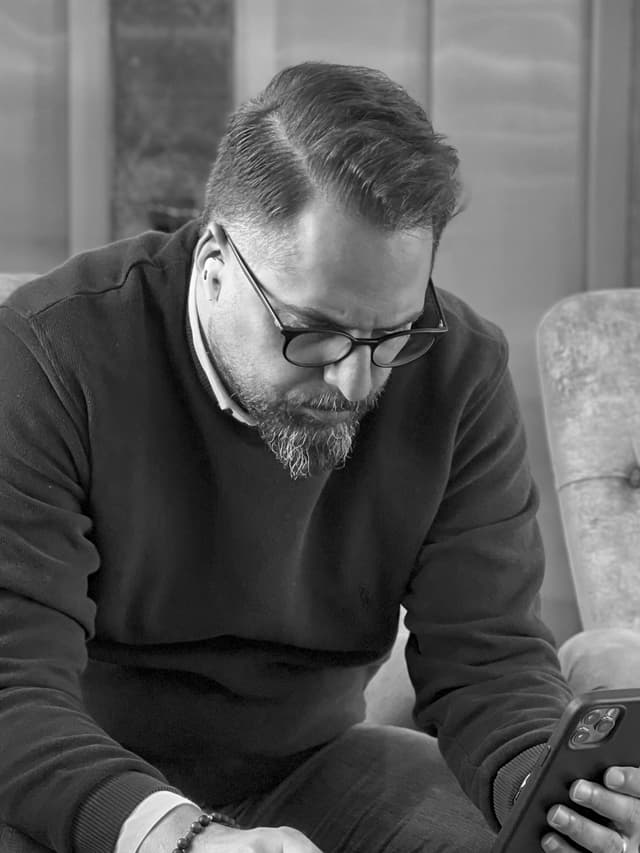 NIMA SARAEIAN - AI Psychology Expert