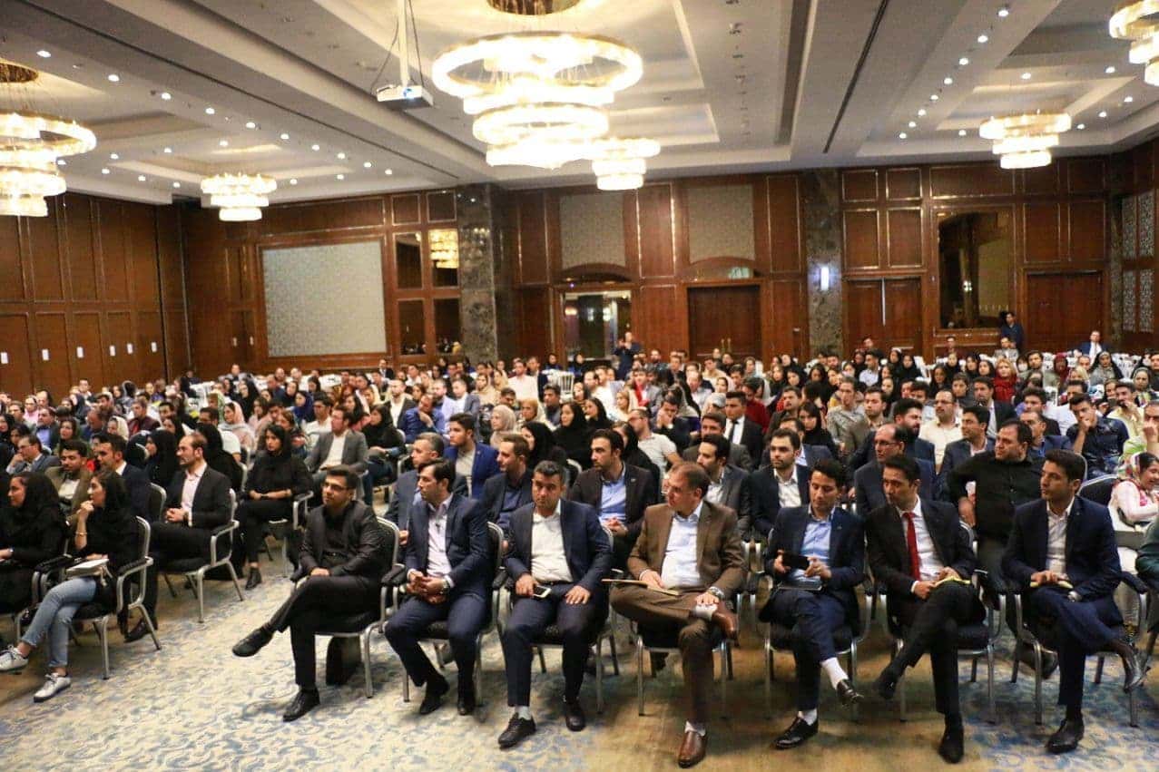 Nima Saraeian Seminar 21 Nima Saraeian نیما سرائیان presenting Aesthlyzer AI analysis 21